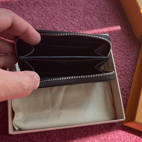 New LV men’s travel wallet - Picture 3 of 3